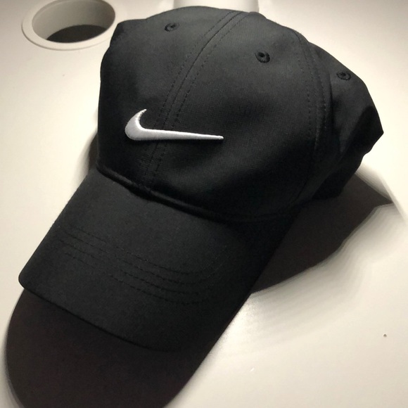 Nike Accessories - NEW NIKE HAT